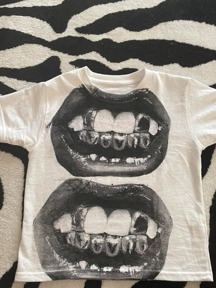 T-shirt Gothic "Smile" - Collection Y2K