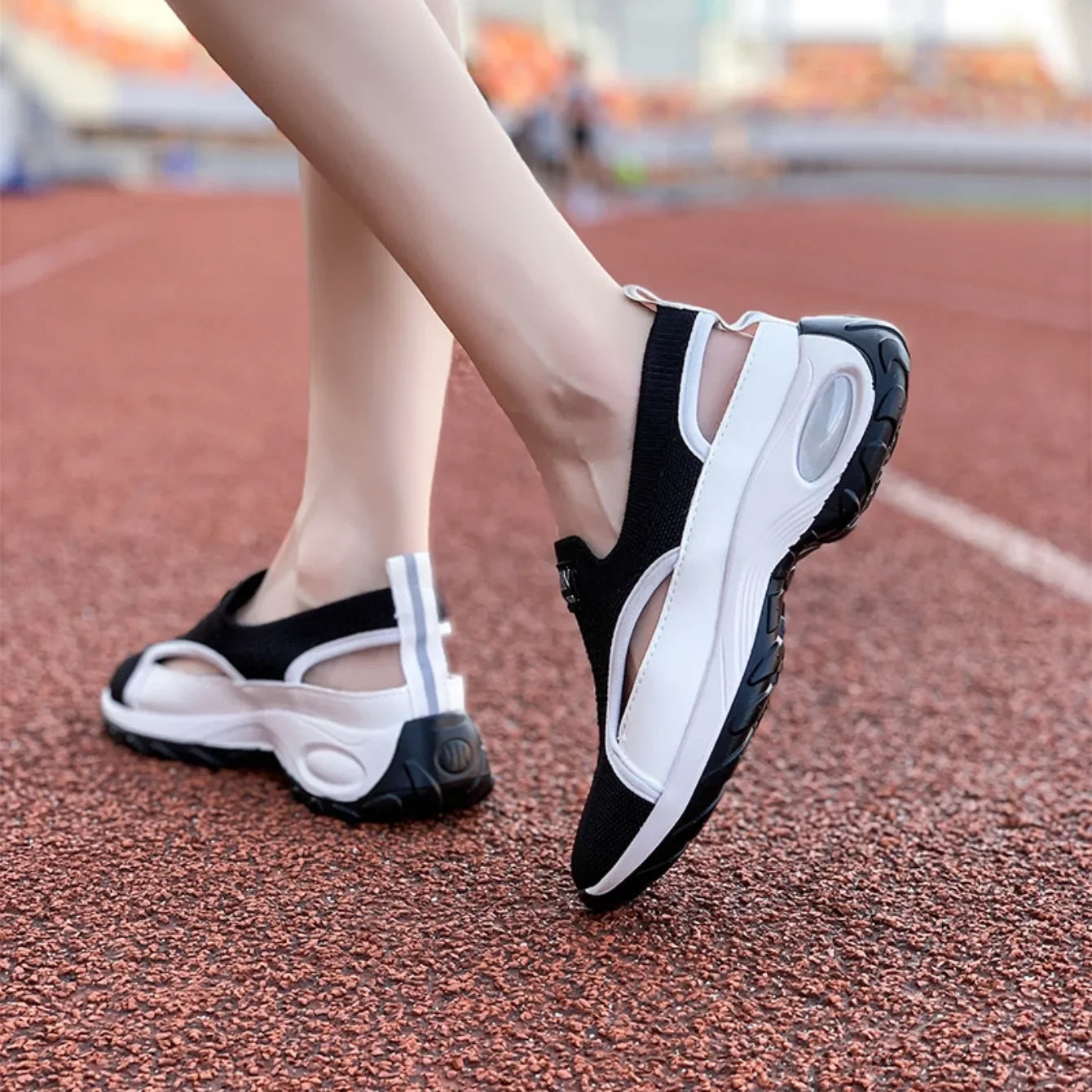 2025 Women Designer Shoes Hollow Outdoor Comfortable Baotou Sneakers Anti-Slip Breathable Out Slip-On Sneakers Zapatos De Mujer