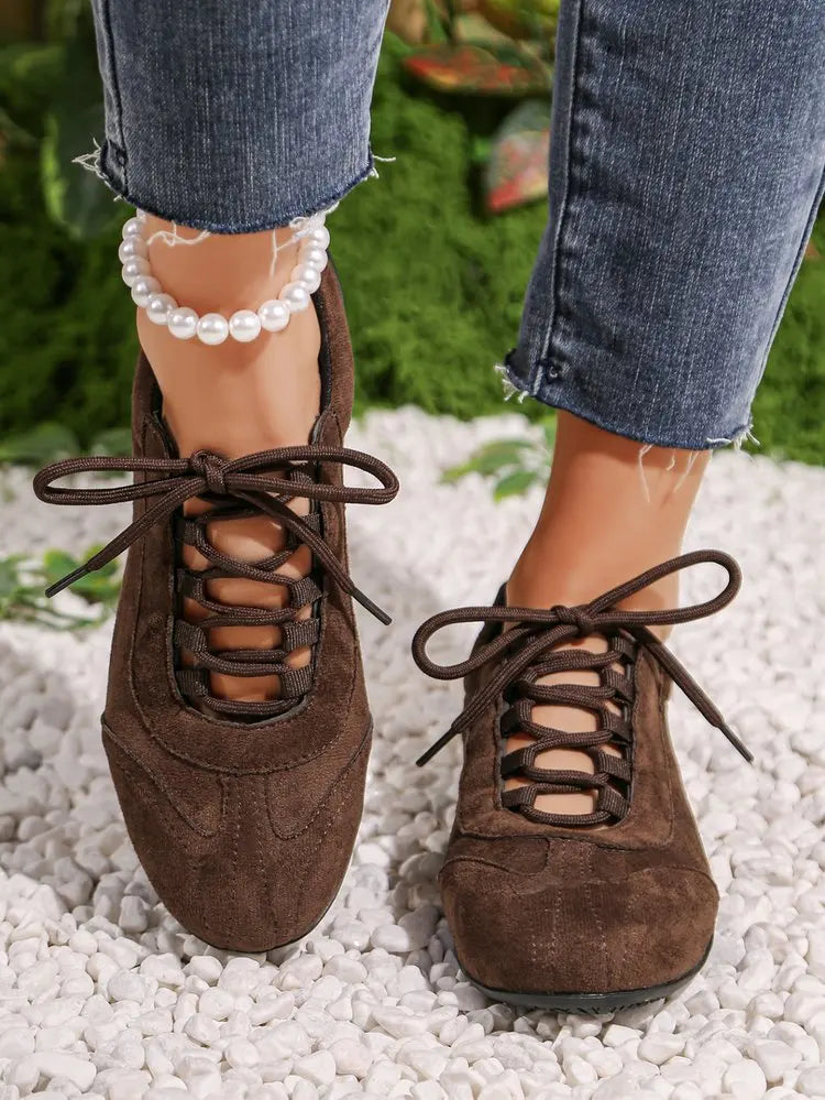 2026 Women Casual Walking Shoes Faux Suede Lace Up Flat Shoes Lightweight Breathable Sneakers Retro Ladies Fashion Trendy New