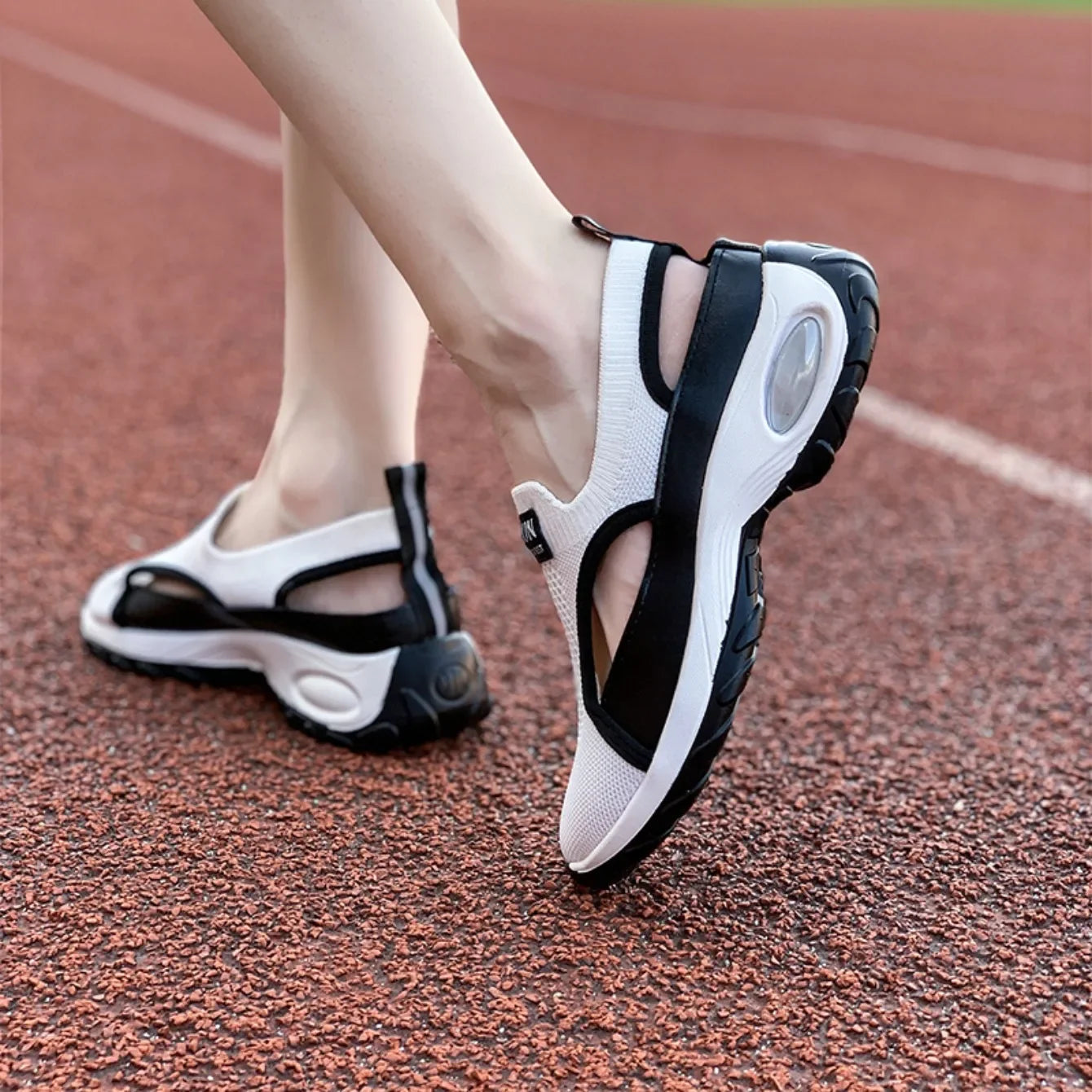2025 Women Designer Shoes Hollow Outdoor Comfortable Baotou Sneakers Anti-Slip Breathable Out Slip-On Sneakers Zapatos De Mujer