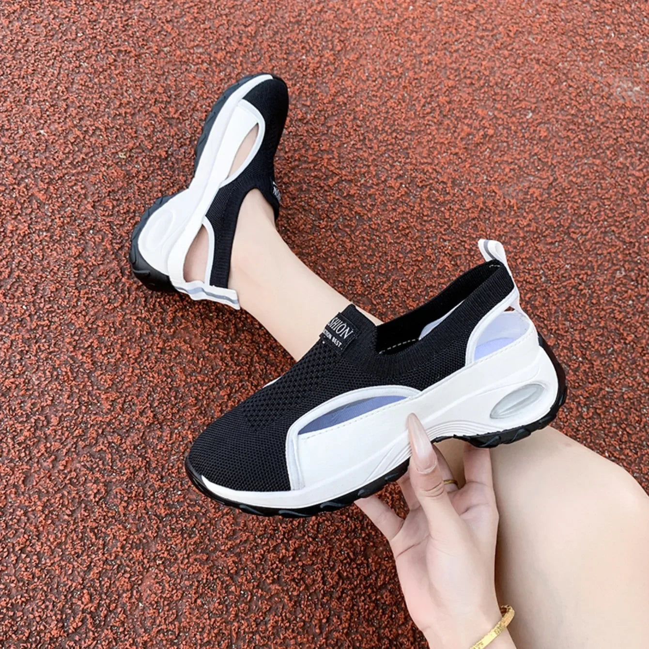 2025 Women Designer Shoes Hollow Outdoor Comfortable Baotou Sneakers Anti-Slip Breathable Out Slip-On Sneakers Zapatos De Mujer