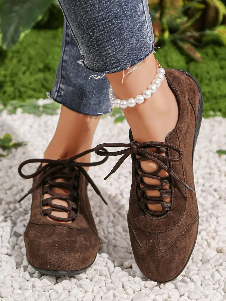 2026 Women Casual Walking Shoes Faux Suede Lace Up Flat Shoes Lightweight Breathable Sneakers Retro Ladies Fashion Trendy New