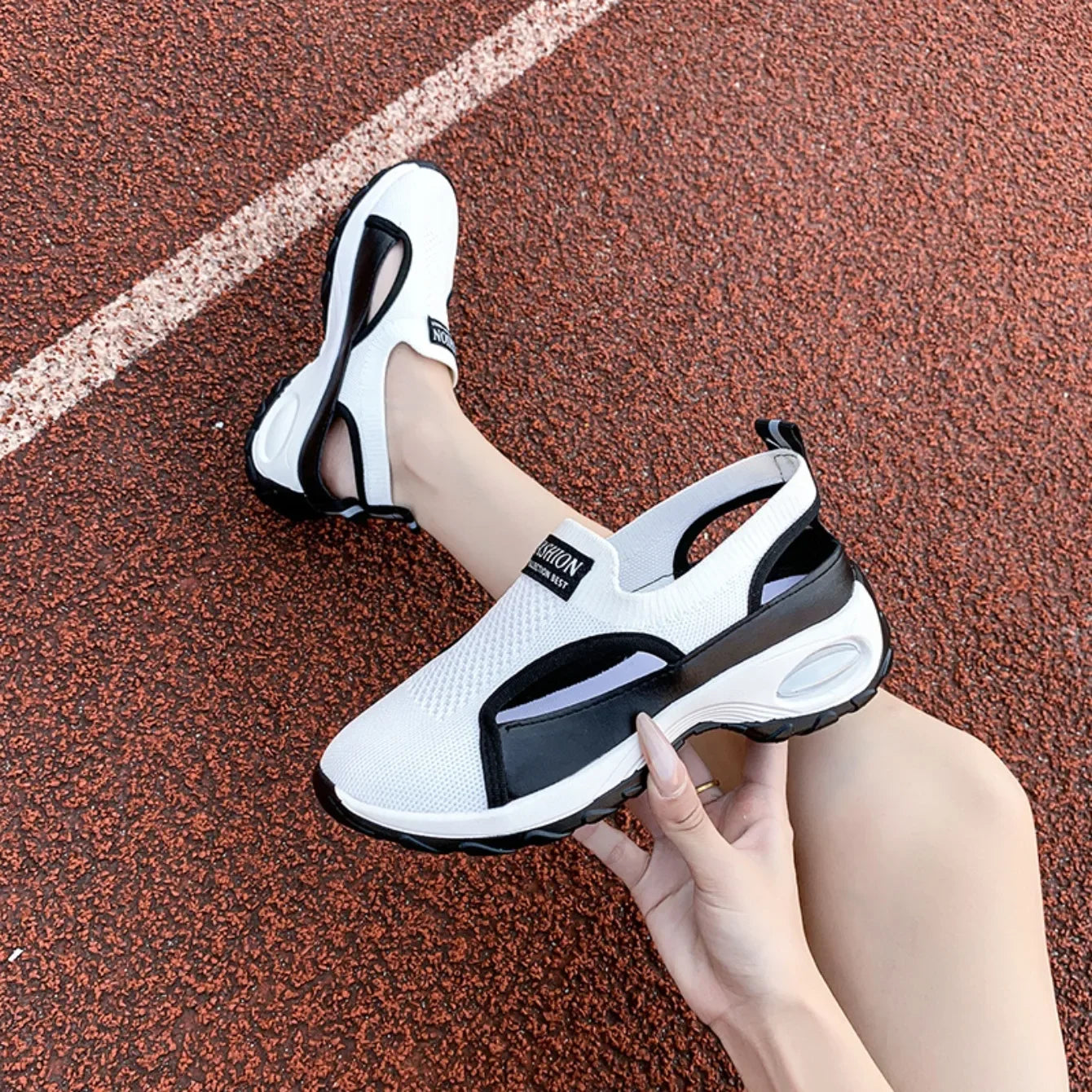 2025 Women Designer Shoes Hollow Outdoor Comfortable Baotou Sneakers Anti-Slip Breathable Out Slip-On Sneakers Zapatos De Mujer