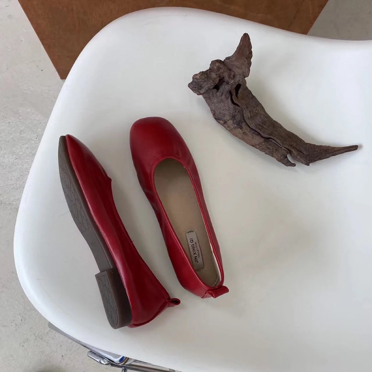 2026 Women Shoes Brand Designer  Ballet Flats Woman Round Toe Japanned Leather Flats Vintage Narrow Band Loafers